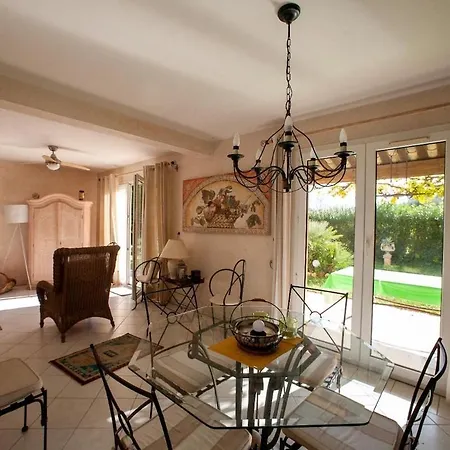 Vakantiehuis D' Avec Piscine Dans *