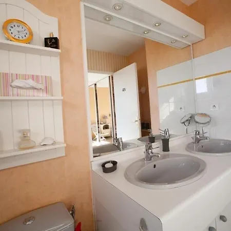 Prázdninový dům D' Avec Piscine Dans *