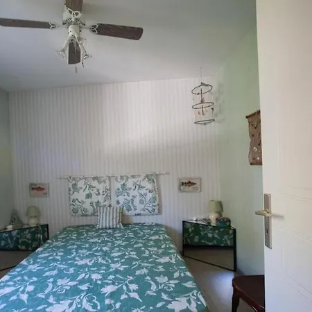 Prázdninový dům D' Avec Piscine Dans *