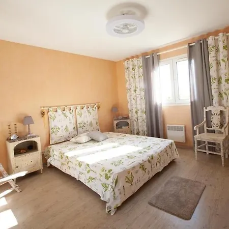 D' Avec Piscine Dans Vakantiehuis *